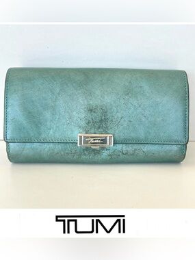 TUMI Sage Shimmer Green Leather Flap Closure Dual Compartment Spacious Wallet